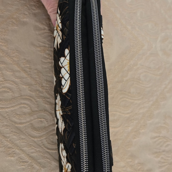 LUG Coupe XL Crossbody Convertible Bag - Picture 13 of 16